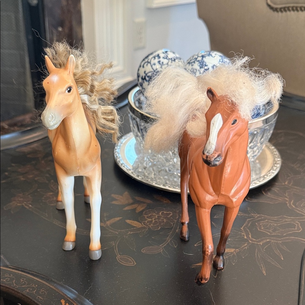 Horse Set - Tan and Brown